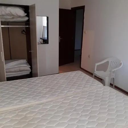 דירה Ganz Real Estate 2 *